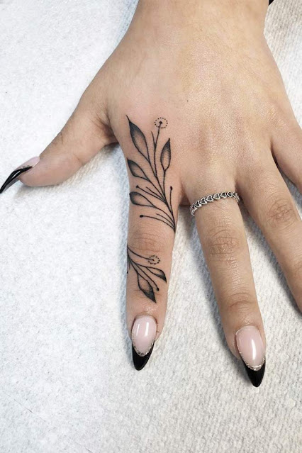 50 lindas tatuagens para os dedos que vão inspirar vocês!