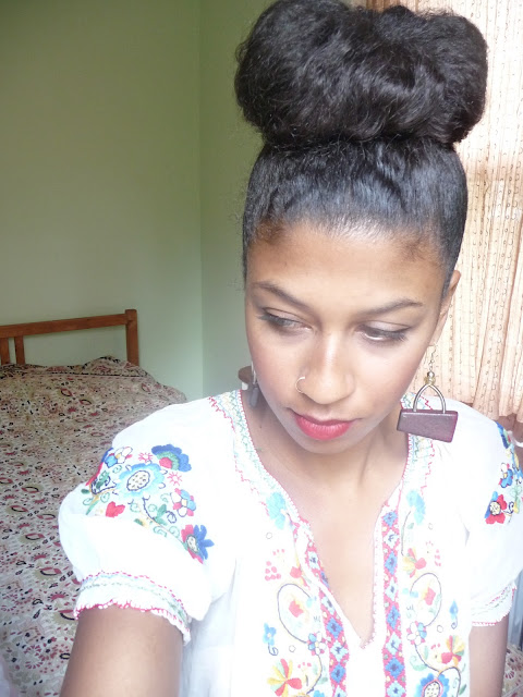 Updos and Tips  Labels:Guest Hair Blogger  Profilin' tutorial Natural  Stylin' hair bun marley