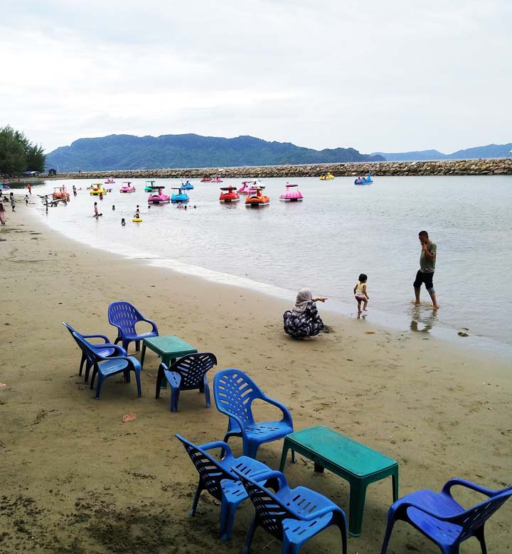 Pantai Cermin Ulee Lheue Aceh