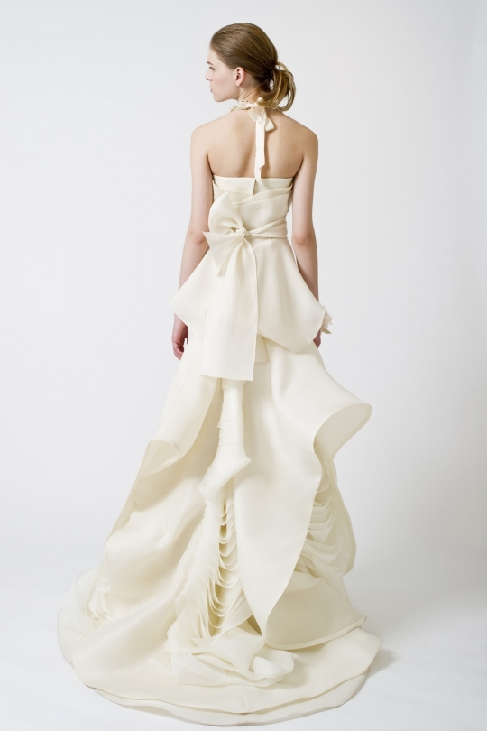 vera wang bridal dresses 2011. This dress is really nice