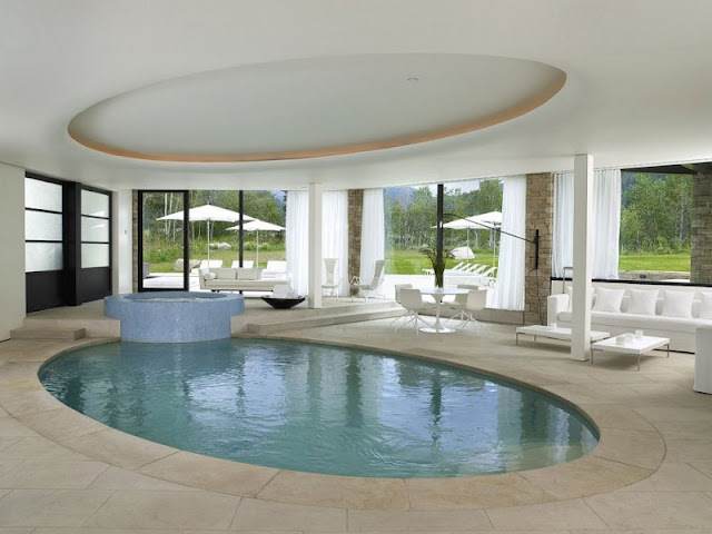 Interior pool with jacuzzy in the Aspen Residence by Stonefox