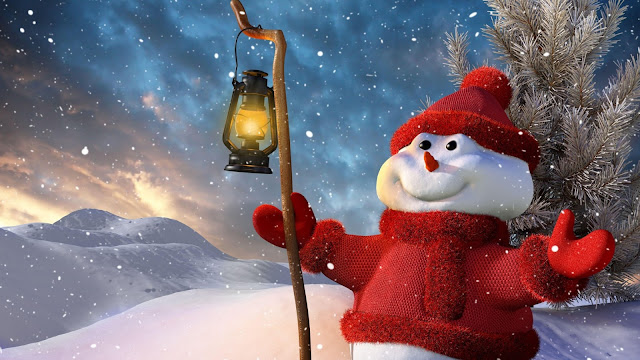 Mooie achtergrond met een sneeuwpop in de sneeuw. Met een rode trui, muts en wanten aan.