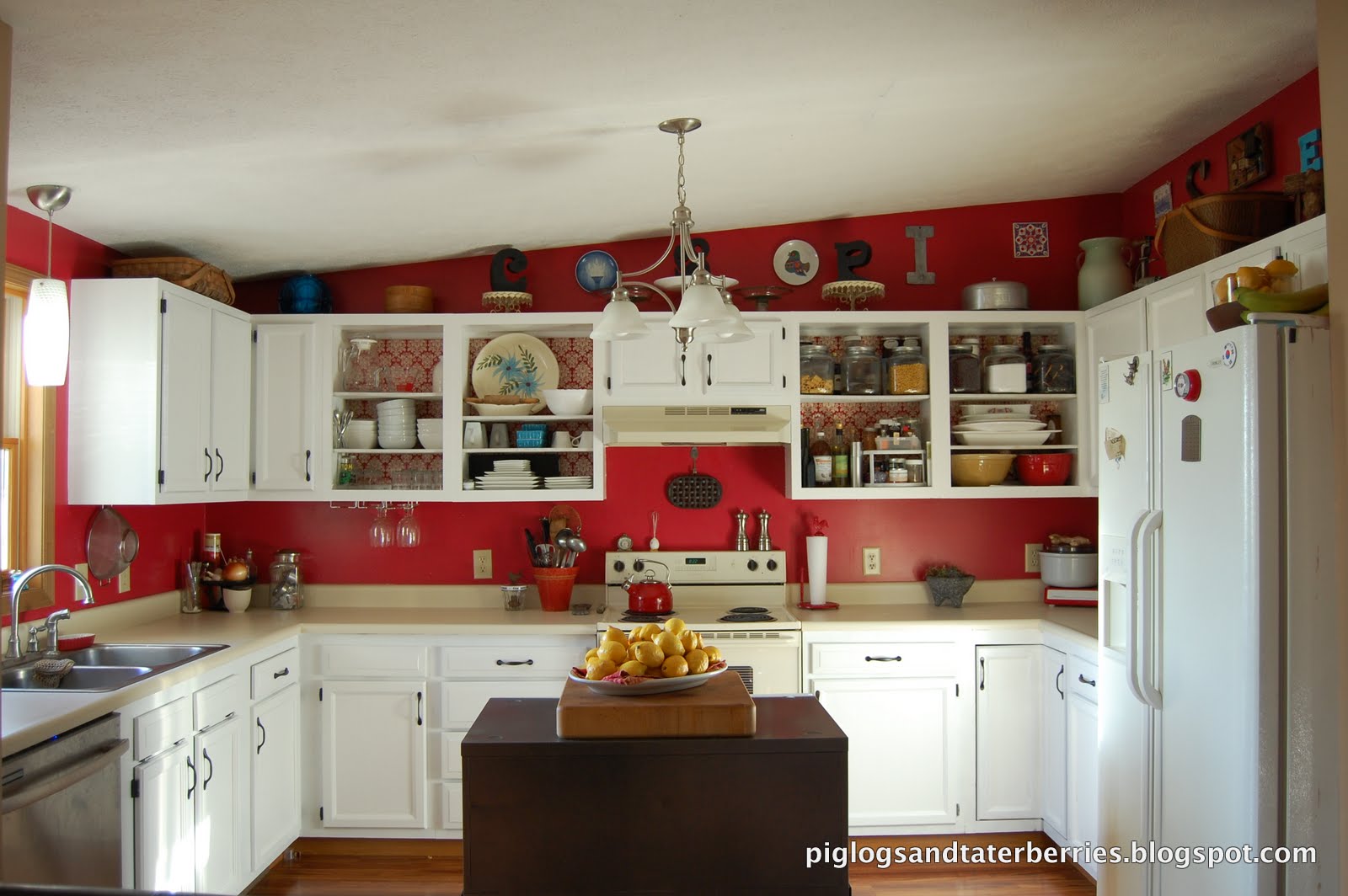 Tuscan kitchen cabinets Tuscan Kitchen Paint Red