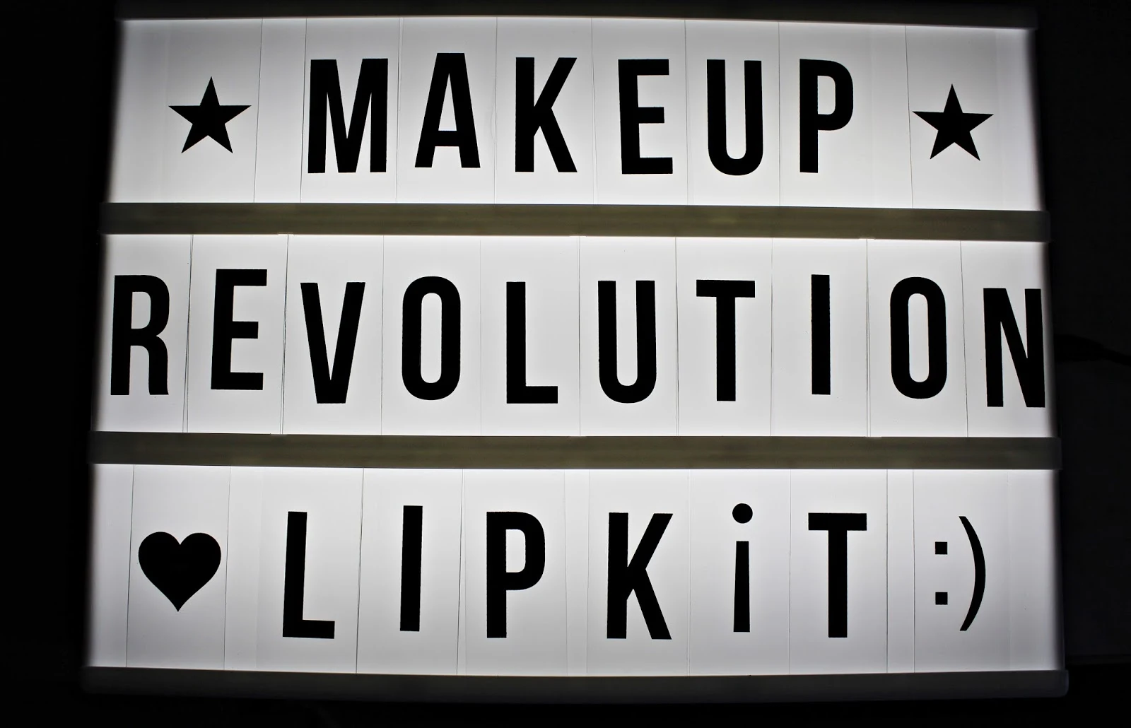 Retro LUXE - Matte, Metallic & Gloss LIP KIT - Makeup Revolution