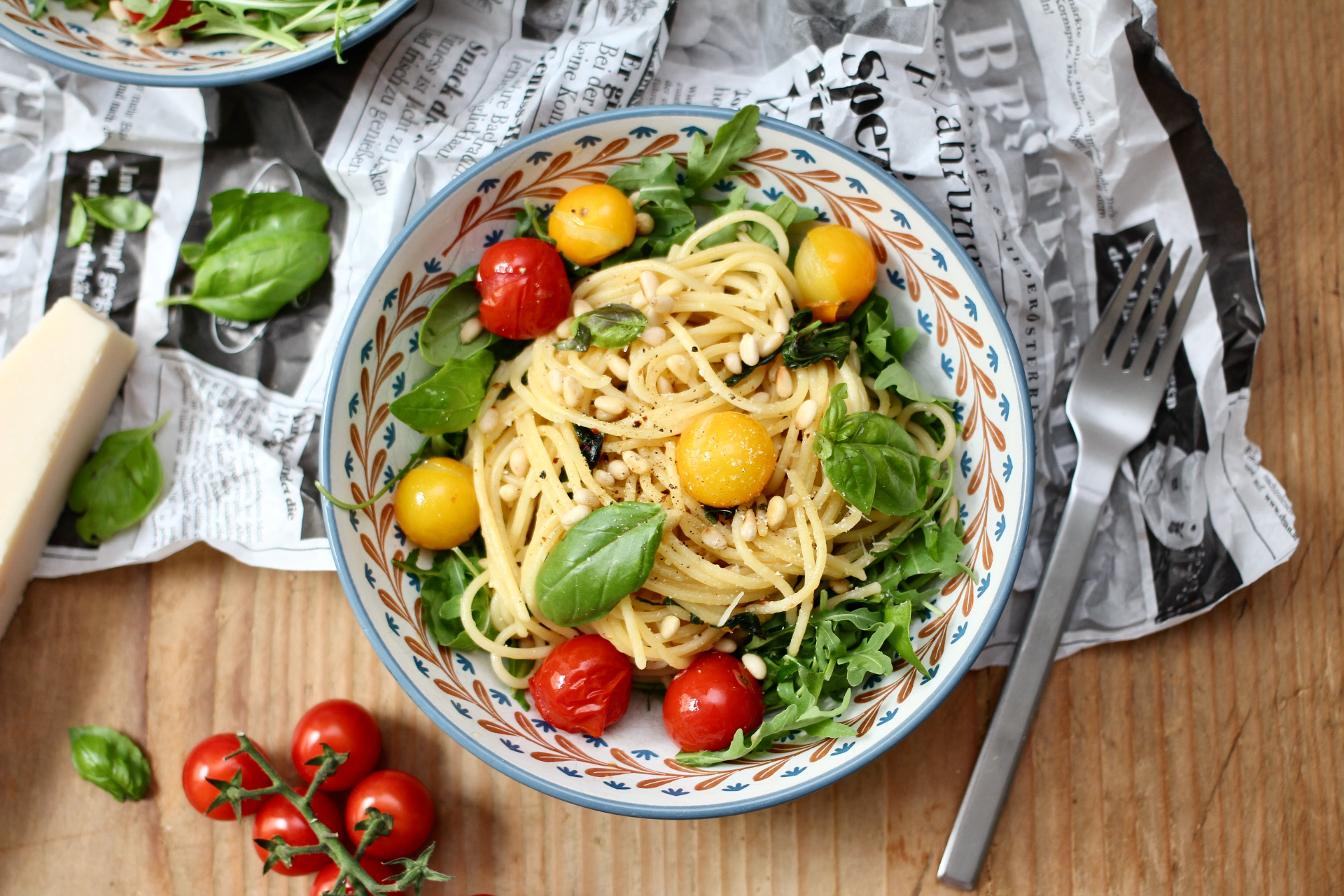 Spaghetti mit Paradeisern und Basilikum