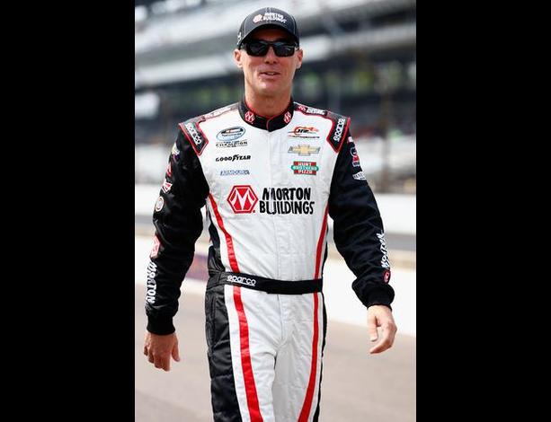 Kevin Harvick larga pela quarta vez na pole em Indianápolis