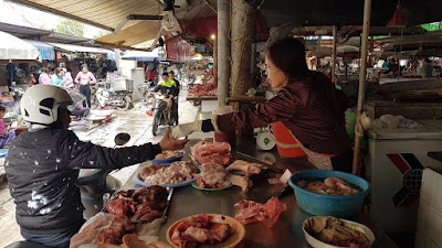 Giá heo hơi khác nào giá "tôm tươi"