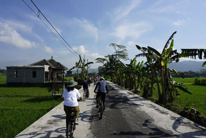 Bersepeda di desa wisata Sumberharjo