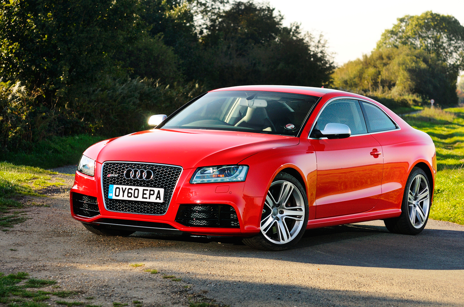 audi rs5 in red audi rs5 in blue audi rs5 on road