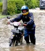 Tips Motor Tidak Mogok Ketika Hujan & Banjir