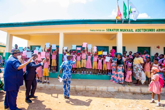  Senator Tokunbo Abiru Commissions 4 Blocks Of 24 Classrooms At Aga Pry School