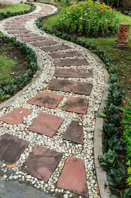  Walkway Ideas & Designs (Brick, Paver & Flagstone) - Designing ..