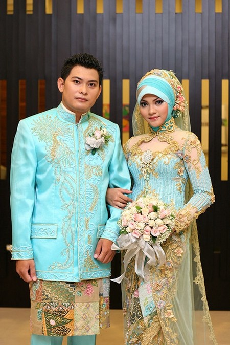 Kebaya Pengantin Muslimah Biru Emas