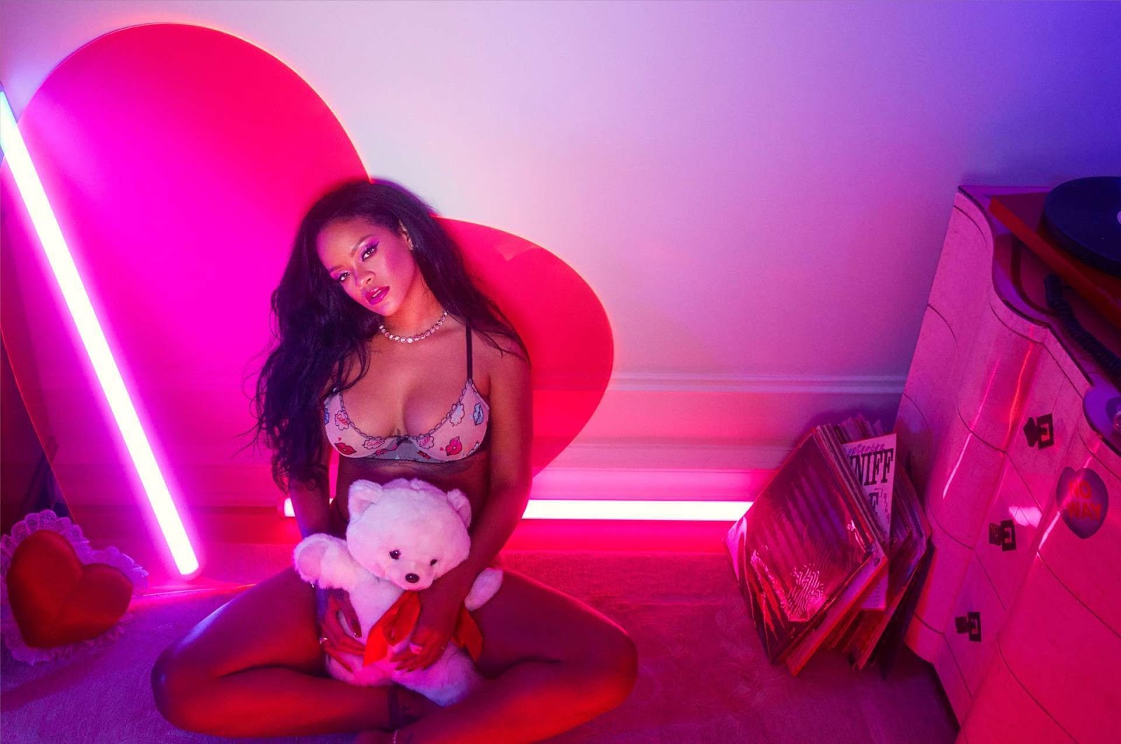 Rihanna show off big breast in sexy lingerie model photoshoot