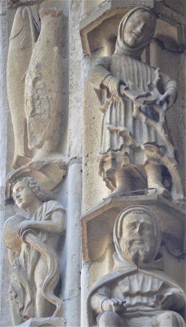 LES ZODIAQUES DE NOTRE-DAME DE CHARTRES