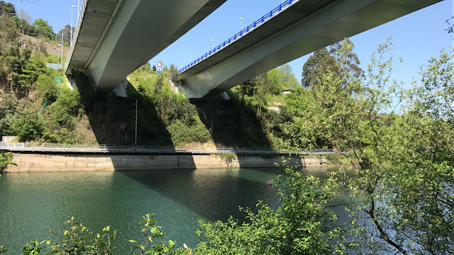 Puente de la Variante Sur Metropolitana sobre el pantano de Gorostiza