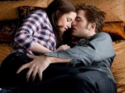 robert pattinson and kristen stewart kissing in eclipse. Robert Pattinson and Kristen