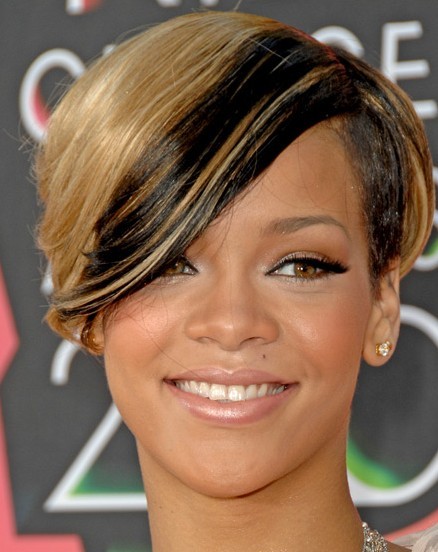 rihanna 2011 haircut. Rihanna Hairstyle 2011,Rihanna