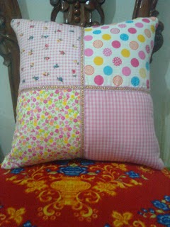 sarung bantal sofa dari kain perca