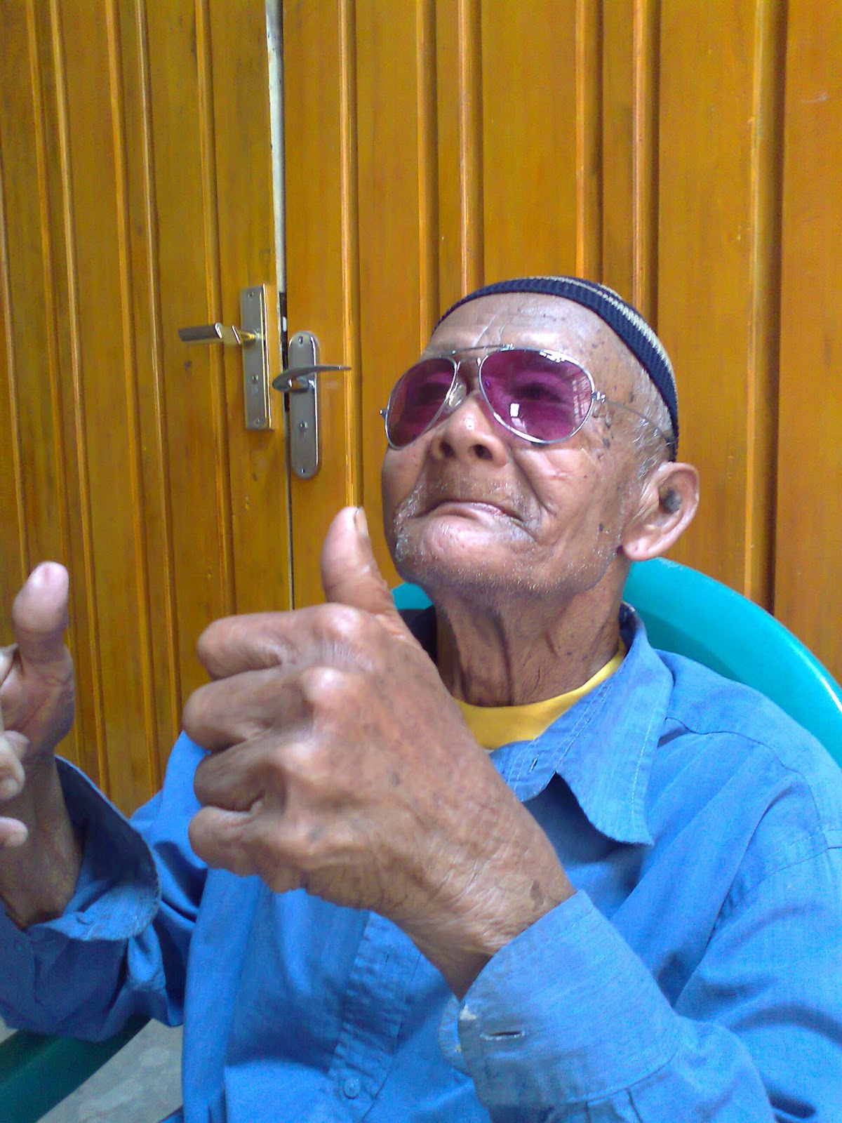 Trisna Blogs Gambar Kakek Dan Nenek Paling Gaul 2013