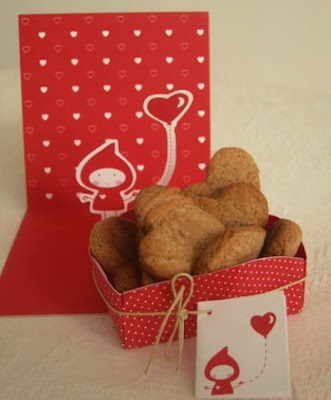 Adorable Valentine's packaging set from marialunate on Etsy.