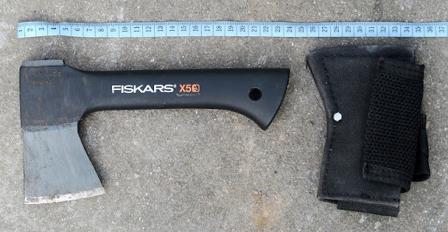 Finská drobná sekera Fiskars X5 s obalem