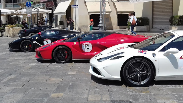 Salento V12 Ferrari LaFerrari Lecce Piazza Sant'Oronzo Cavalcade 2017