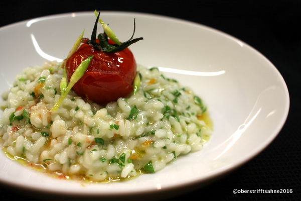 Bärlauchrisotto mit geschmolzenen Tomaten