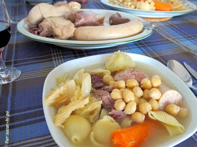 11 Recetas Navideñas del Mundo: Escudella l Carn D'Olla | http://bizcochosysancochos.blogspot.com/