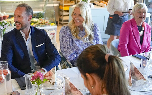 Crown Princess Mette-Marit wore a new Donda petra shirt by Co Couture. Sisters in Business in Slemmestad. Saloni pumps