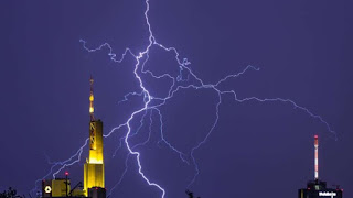   duschen bei gewitter, bei gewitter badewanne, bei gewitter baden oder duschen, duschen bei gewitter galileo, duschen bei gewitter wikipedia, haare föhnen bei gewitter, darf man bei gewitter telefonieren, bei gewitter auf toilette, baden bei gewitter gefährlich