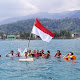 Pemuda Sukaraja Gelar Upacara Bendera Ditengah Laut