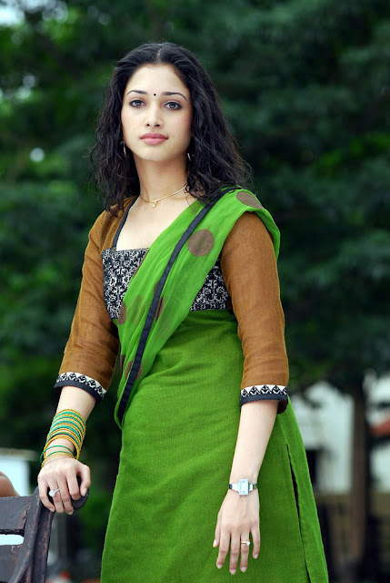 tamanna hot in siruthai