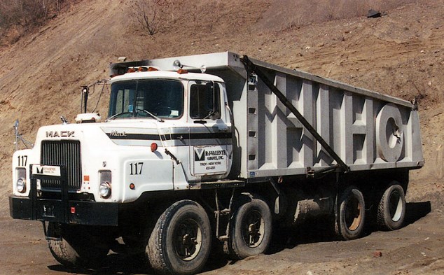 foto truk dump MACK DMM 8x6