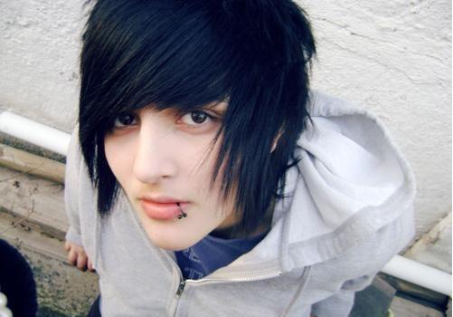Cool Emo hairstyles for hot emo boys