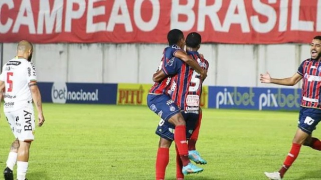 Rodallega encerra jejum, Bahia volta a vencer e segue firme no G-4 da Série B