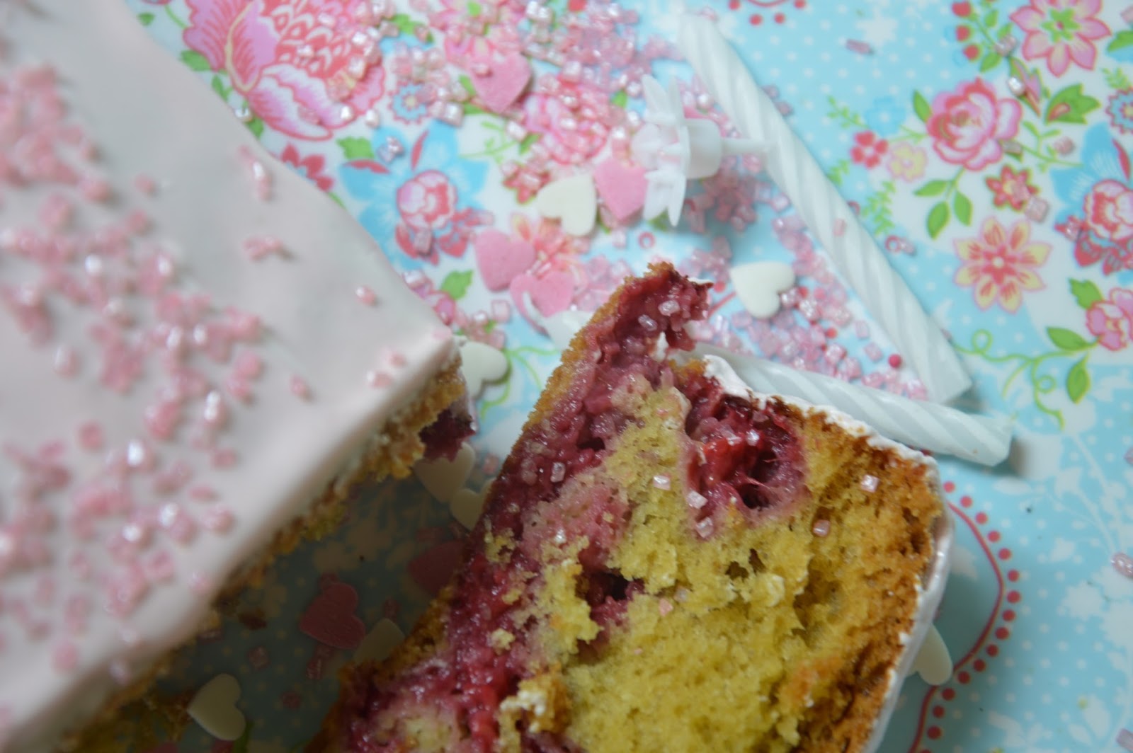 Le Fantastique Cake Pistache Framboise Joyeux Anniversaire Le Blog Lorni Te Gave De Gras Le Fantastique Cake Pistache Framboise Joyeux Anniversaire Le Blog Lorni Te Gave De Gras