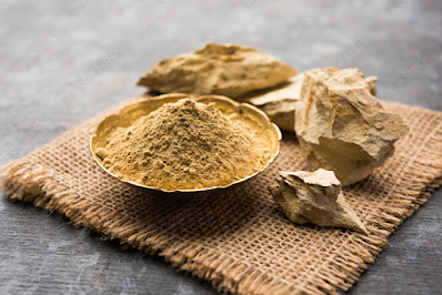 Fuller’s Earth (Multani Mitti) :  Benefits and Uses for Hair and Skin