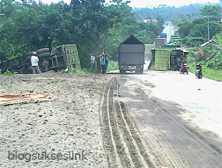 kecelakaan dump truck