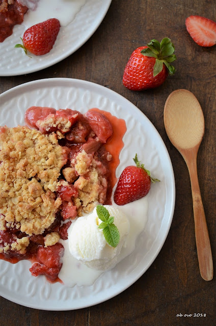 crumble-fragole-e-rabarbaro