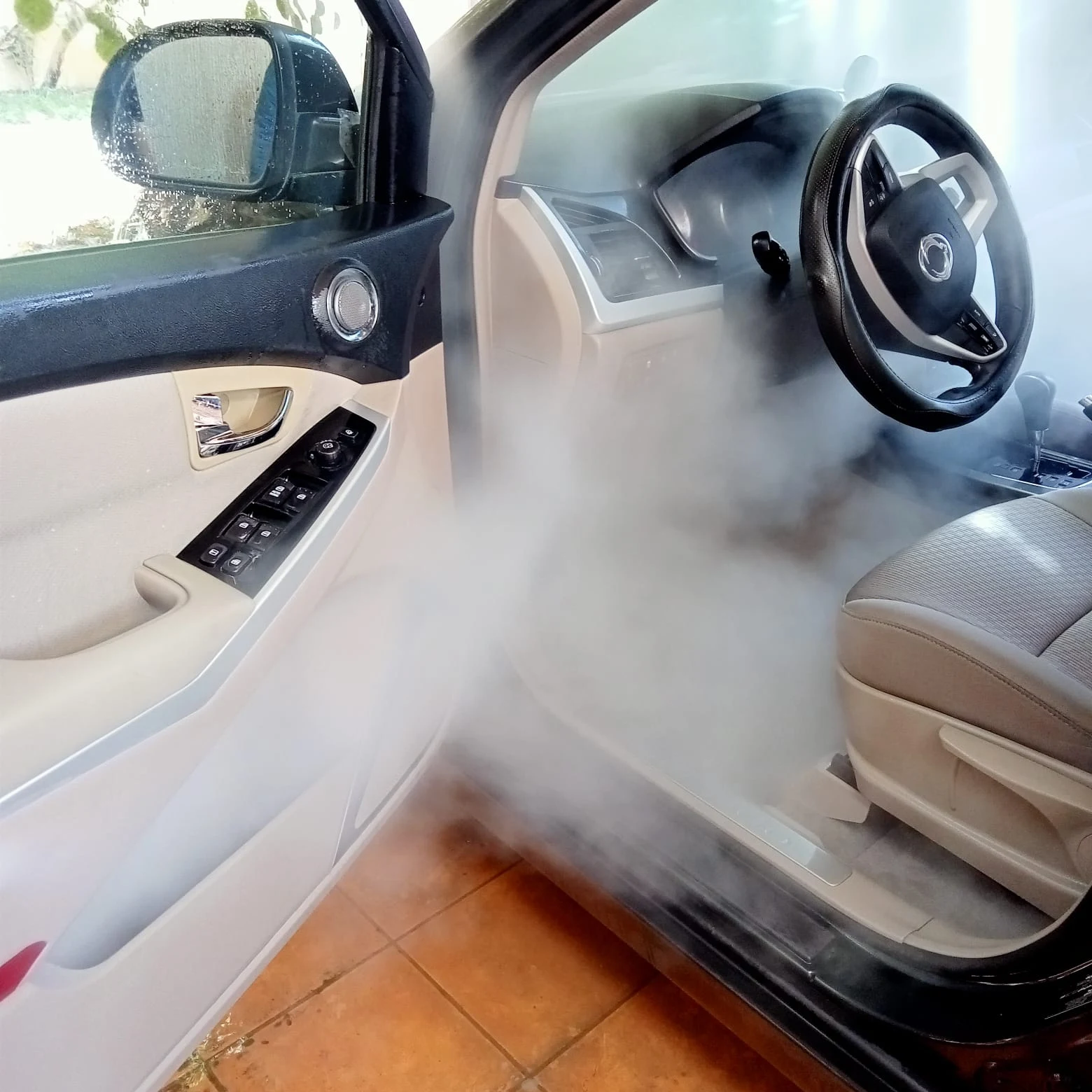 هل يؤثر غسيل السيارة من الداخل بالبخار؟ - إزالة البقع الصعبة والروائح الكريهة