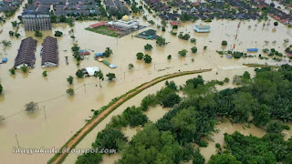 Himpunan Gambar Menarik Semasa Banjir 2013