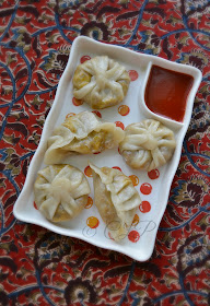 Schezwan vegetable momo 