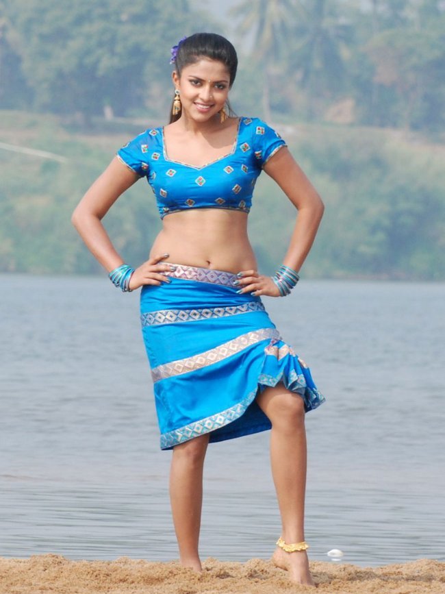 Tamil Actress Amala Paul Hot Sexy Navel Photos