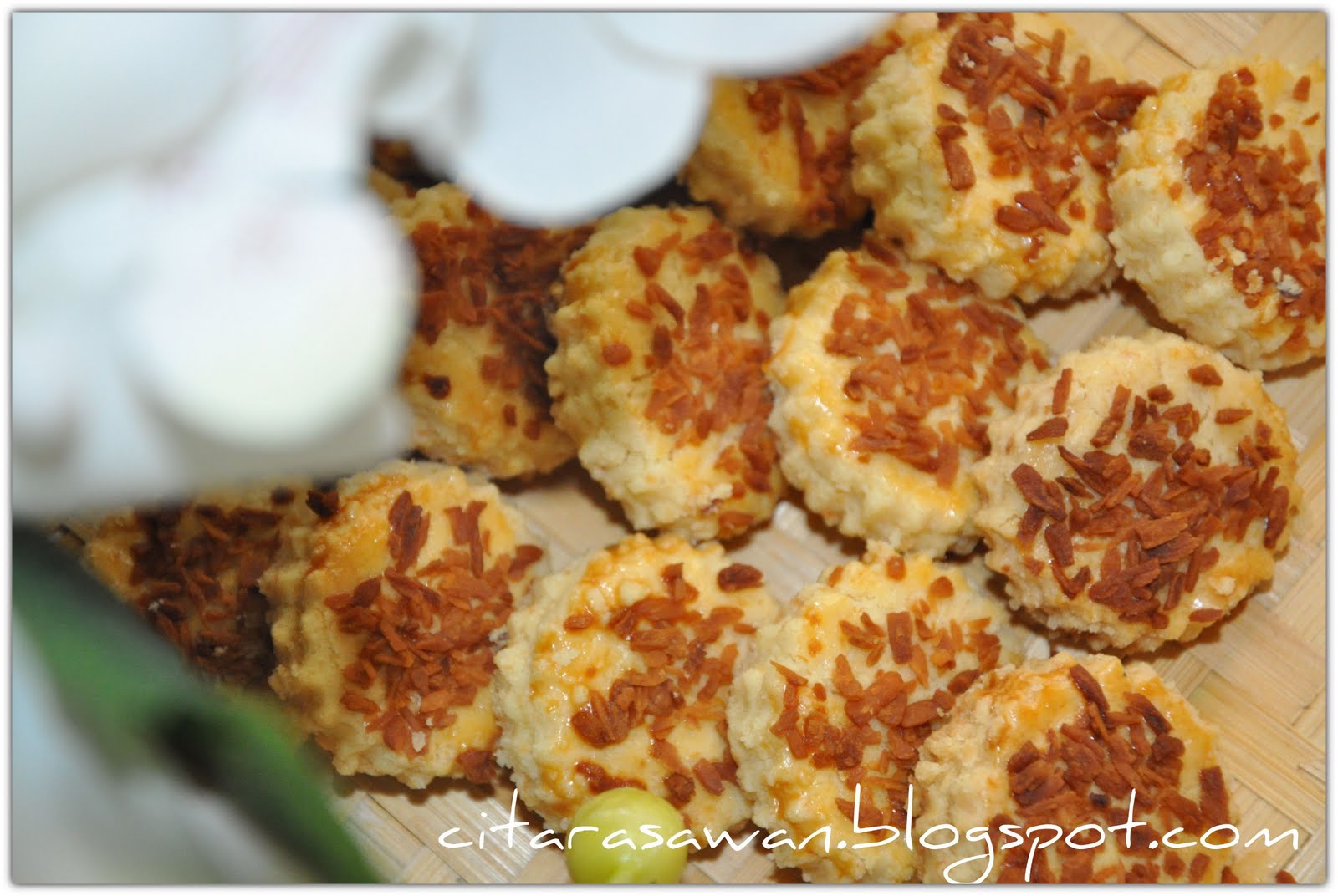 Biskut Badam Emping Kelapa / Almond Toasted Coconut ~ Blog 