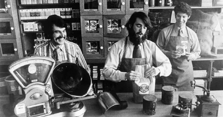 Gerald Baldwin, Zev Siegl y Gordon Bowker, fundadores de Starbucks