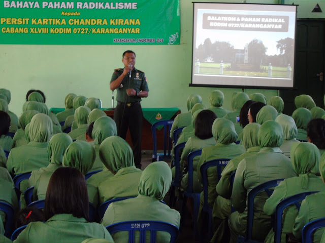 KodimKaranganyar - Kapten Tohar Berikan Sosialisasi Tentang Bahaya Paham Radikalisme Kepada Anggota Persit Kodim Karanganyar