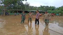 Sinergitas TNI-Polri Melaksanakan Karya Bakti Pasca Banjir di Wilayah Kabupaten Serang