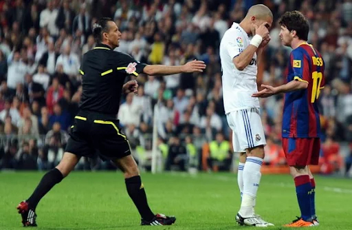 Pepe argues with Lionel Messi after the latter kicked the ball into the Real Madrid fans