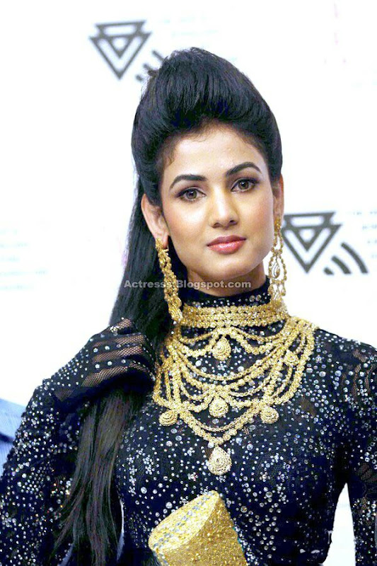 Sonal Chauhan Latest Hot Pictures Photoshoot images